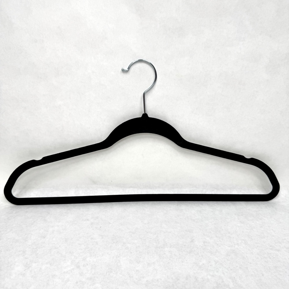Lot of 30 Black Velvet Flocked Hangers - Picture 3 of 5